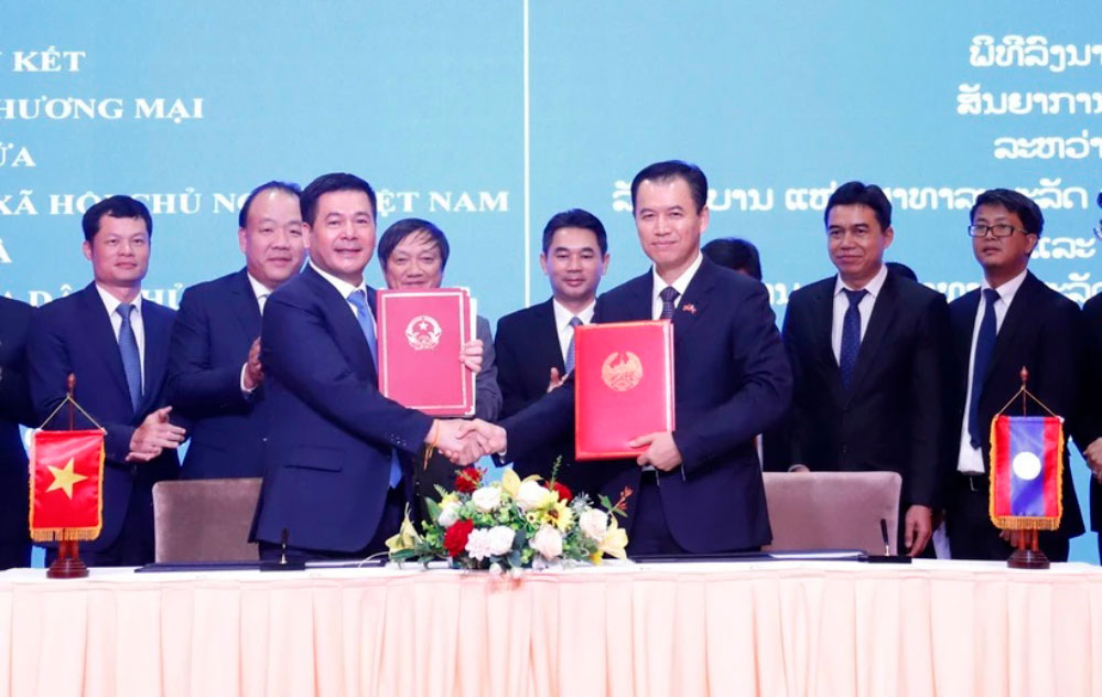 Vietnam, Laos clinch new trade pact - HungHau Agricultural